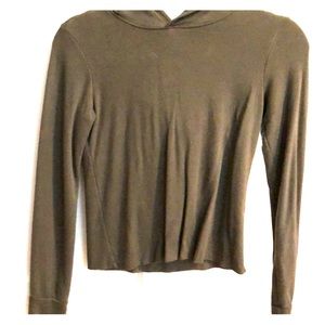 Dark green pullover long sleeve sweatshirt